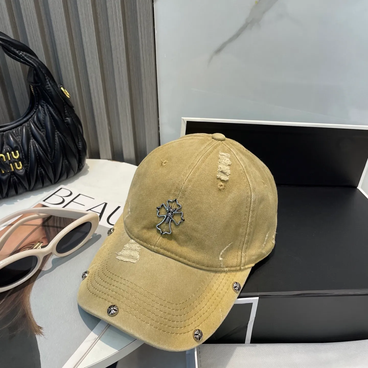 P80 Crow Heart 🆕🆕25 new baseball cap, personalized fashionable classic cross logo, casual with a cool feeling, unisex style, same style for men and women! Very easy to match! Head circumference: 56-58cm is available